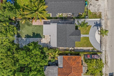 Снять в аренду коммерческую недвижимость в Майами, Флорида 1 спальня, № 2005500 - фото 9