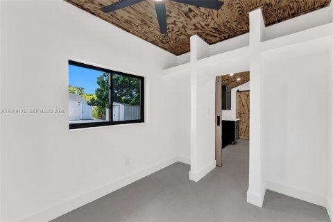 Снять в аренду коммерческую недвижимость в Майами, Флорида 1 спальня, № 2005500 - фото 5