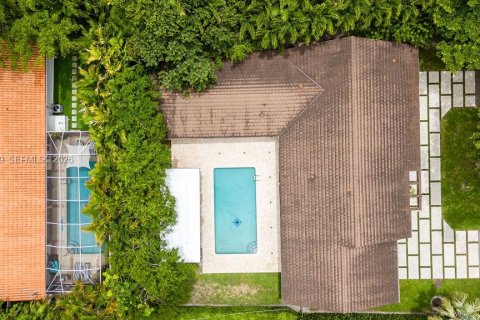 Снять в аренду виллу или дом в Корал-Гейблс, Флорида 4 спальни, 294.59м2, № 2178855 - фото 4