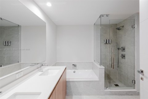 Condo in Miami, Florida, 4 bedrooms  № 1942206 - photo 26