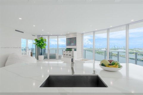 Condo in Miami, Florida, 4 bedrooms  № 1942206 - photo 7