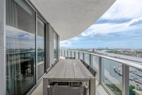 Condo in Miami, Florida, 4 bedrooms  № 1942206 - photo 18