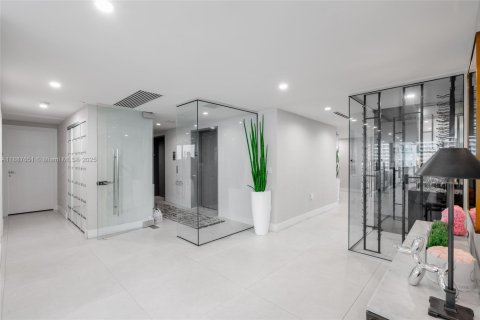 Condo in Miami, Florida, 4 bedrooms  № 1942206 - photo 3