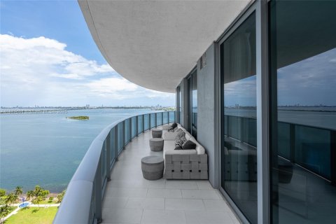 Condo in Miami, Florida, 4 bedrooms  № 1942206 - photo 27