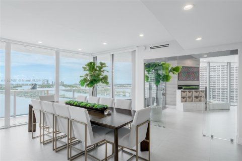 Condo in Miami, Florida, 4 bedrooms  № 1942206 - photo 8