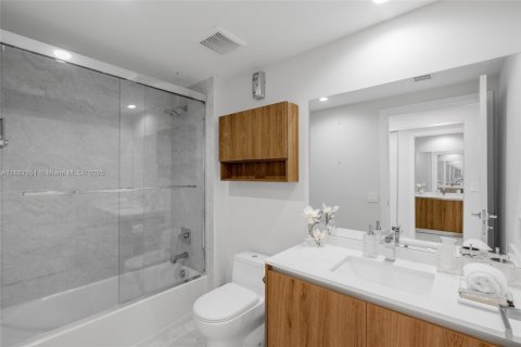 Condo in Miami, Florida, 4 bedrooms  № 1942206 - photo 30