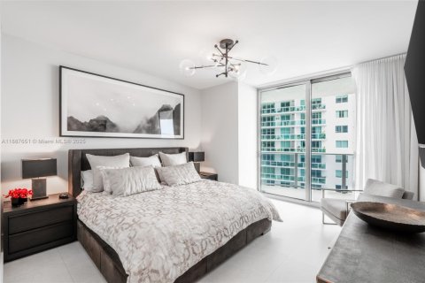 Condo in Miami, Florida, 4 bedrooms  № 1942206 - photo 19