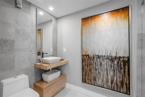 Condo in Miami, Florida, 4 bedrooms  № 1942206 - photo 16