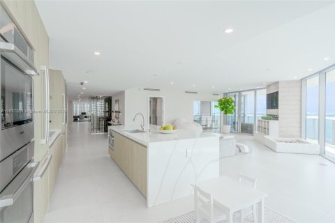 Condo in Miami, Florida, 4 bedrooms  № 1942206 - photo 5