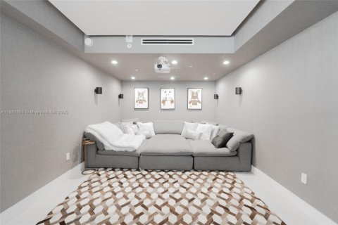 Condo in Miami, Florida, 4 bedrooms  № 1942206 - photo 12