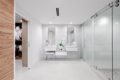 Condo in Miami, Florida, 4 bedrooms  № 1942206 - photo 20