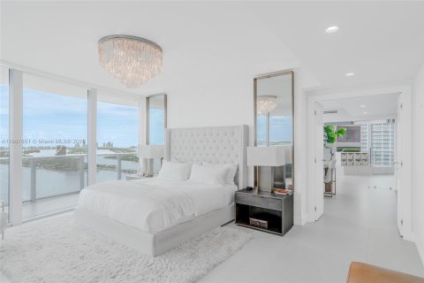 Condo in Miami, Florida, 4 bedrooms  № 1942206 - photo 24