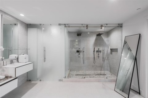Condo in Miami, Florida, 4 bedrooms  № 1942206 - photo 21
