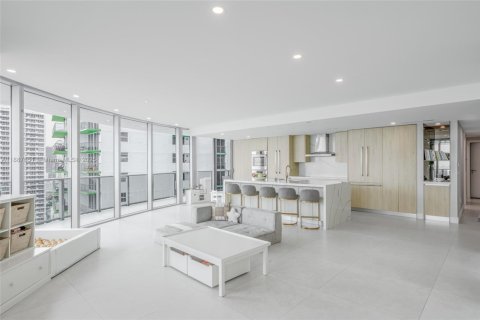 Condo in Miami, Florida, 4 bedrooms  № 1942206 - photo 6