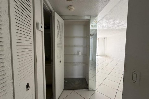 Copropriété à louer à Oakland Park, Floride: 2 chambres, 85.47 m2 № 2385506 - photo 11