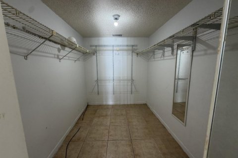 Copropriété à louer à Oakland Park, Floride: 2 chambres, 85.47 m2 № 2385506 - photo 9