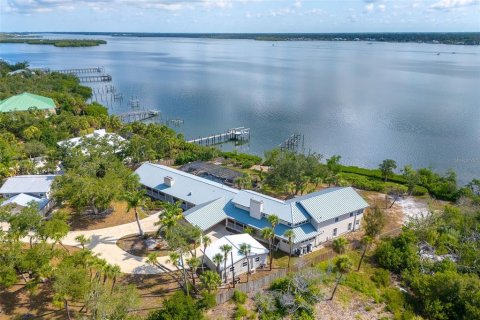 House in Englewood, Florida 6 bedrooms, 649.48 sq.m. № 2202573