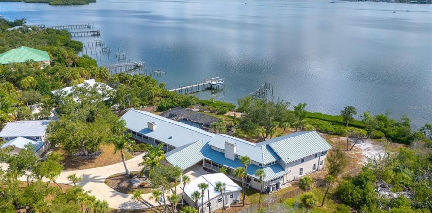 Casa en Englewood, Florida 6 dormitorios, 649.48 m2 № 2202573