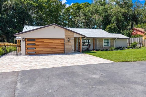 House in Inverness, Florida 4 bedrooms, 251.3 sq.m. № 1801986 - photo 1