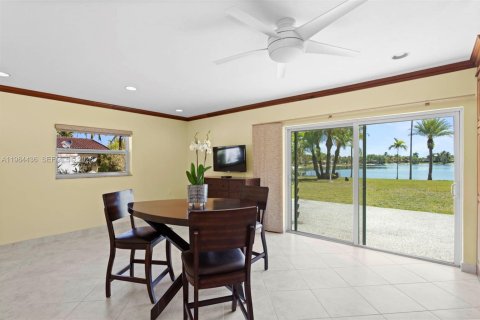 Villa ou maison à vendre à Miami, Floride: 4 chambres, 183.2 m2 № 2045947 - photo 27