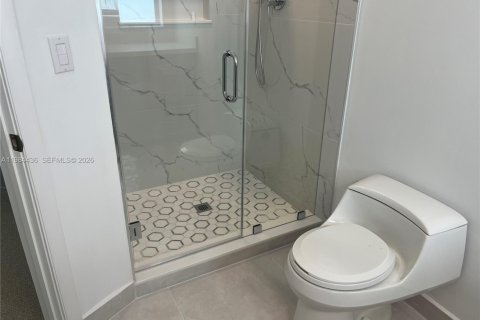 House in Miami, Florida 4 bedrooms, 183.2 sq.m. № 2045947 - photo 11