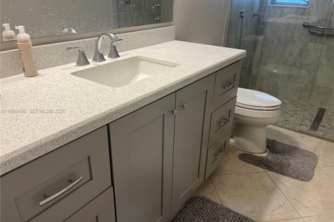 House in Miami, Florida 4 bedrooms, 183.2 sq.m. № 2045947 - photo 15