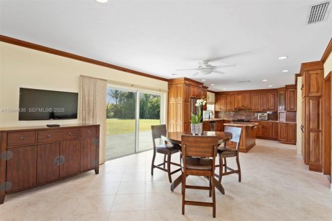 Villa ou maison à vendre à Miami, Floride: 4 chambres, 183.2 m2 № 2045947 - photo 28