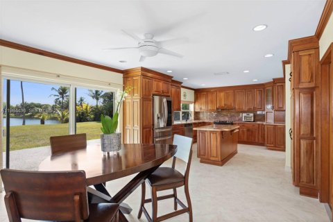 Villa ou maison à vendre à Miami, Floride: 4 chambres, 183.2 m2 № 2045947 - photo 29