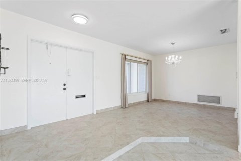 Villa ou maison à vendre à Miami, Floride: 4 chambres, 183.2 m2 № 2045947 - photo 20