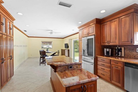 Villa ou maison à vendre à Miami, Floride: 4 chambres, 183.2 m2 № 2045947 - photo 26