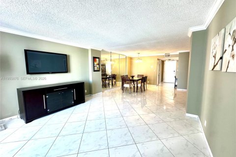 Condo in Hallandale Beach, Florida, 1 bedroom  № 2021865 - photo 22