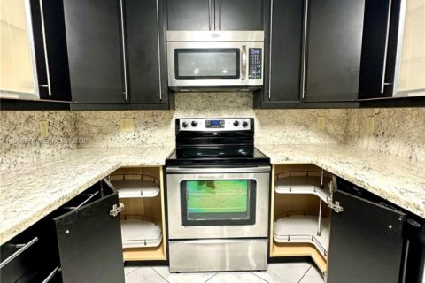 Condo in Hallandale Beach, Florida, 1 bedroom  № 2021865 - photo 8