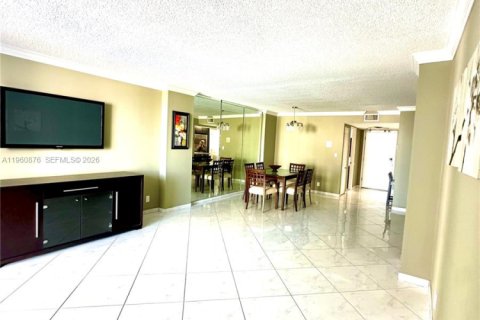 Condo in Hallandale Beach, Florida, 1 bedroom  № 2021865 - photo 27
