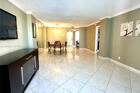 Condo in Hallandale Beach, Florida, 1 bedroom  № 2021865 - photo 24