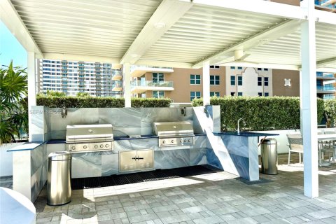 Condo in Hallandale Beach, Florida, 1 bedroom  № 2021865 - photo 7