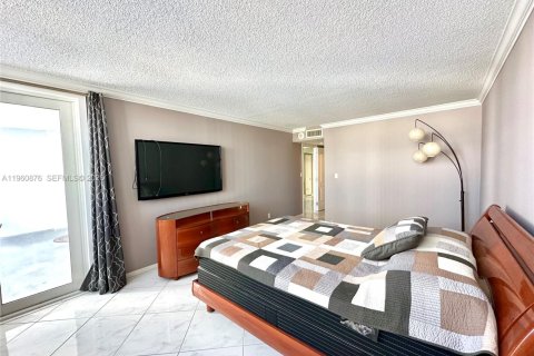 Condo in Hallandale Beach, Florida, 1 bedroom  № 2021865 - photo 30