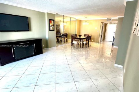 Condo in Hallandale Beach, Florida, 1 bedroom  № 2021865 - photo 26