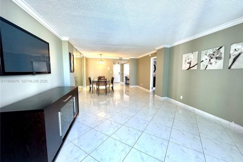 Condo in Hallandale Beach, Florida, 1 bedroom  № 2021865 - photo 20