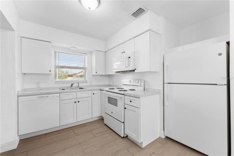 Villa ou maison à vendre à Saint Petersburg, Floride: 2 chambres, 86.03 m2 № 1778261 - photo 12