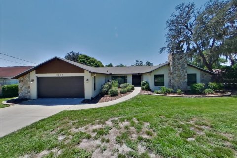 House in Spring Hill, Florida 3 bedrooms, 190.82 sq.m. № 1911922 - photo 1