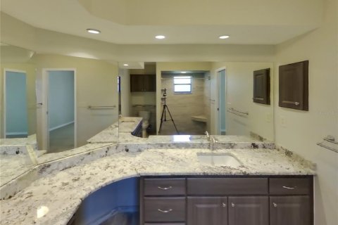 House in Spring Hill, Florida 3 bedrooms, 190.82 sq.m. № 1911922 - photo 11