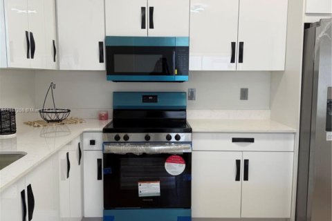 Townhouse in Miami, Florida 3 bedrooms, 115.66 sq.m. № 1974991 - photo 6