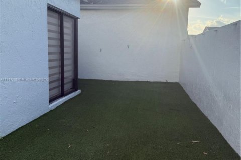 Townhouse in Miami, Florida 3 bedrooms, 115.66 sq.m. № 1974991 - photo 27