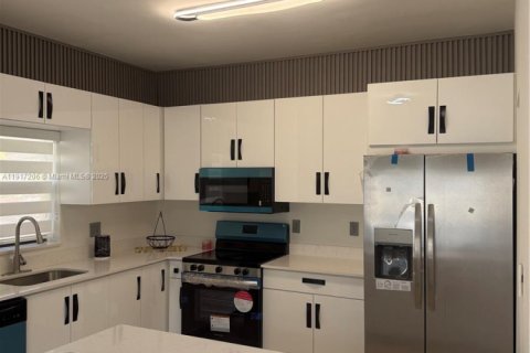 Townhouse in Miami, Florida 3 bedrooms, 115.66 sq.m. № 1974991 - photo 5