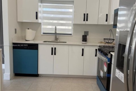 Townhouse in Miami, Florida 3 bedrooms, 115.66 sq.m. № 1974991 - photo 8