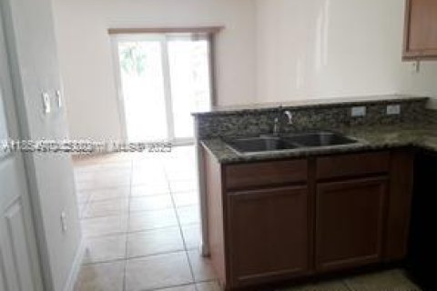 Condo in Doral, Florida, 2 bedrooms  № 1874822 - photo 3
