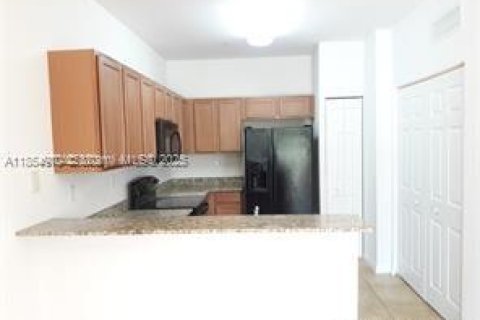 Condo in Doral, Florida, 2 bedrooms  № 1874822 - photo 4
