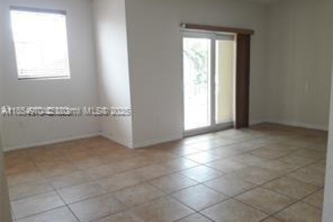 Condo in Doral, Florida, 2 bedrooms  № 1874822 - photo 2