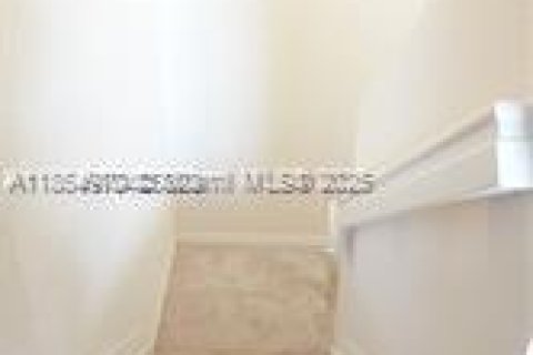 Condo in Doral, Florida, 2 bedrooms  № 1874822 - photo 7