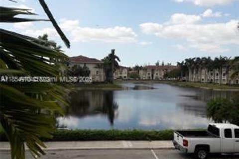 Condo in Doral, Florida, 2 bedrooms  № 1874822 - photo 1